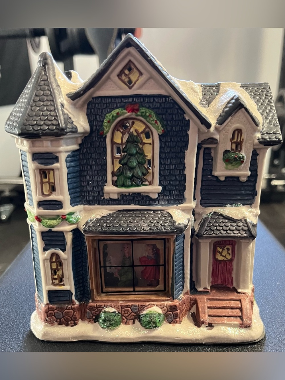 Victoria Falls Porcelain Lighted House Collector Series 6 Christmas Village